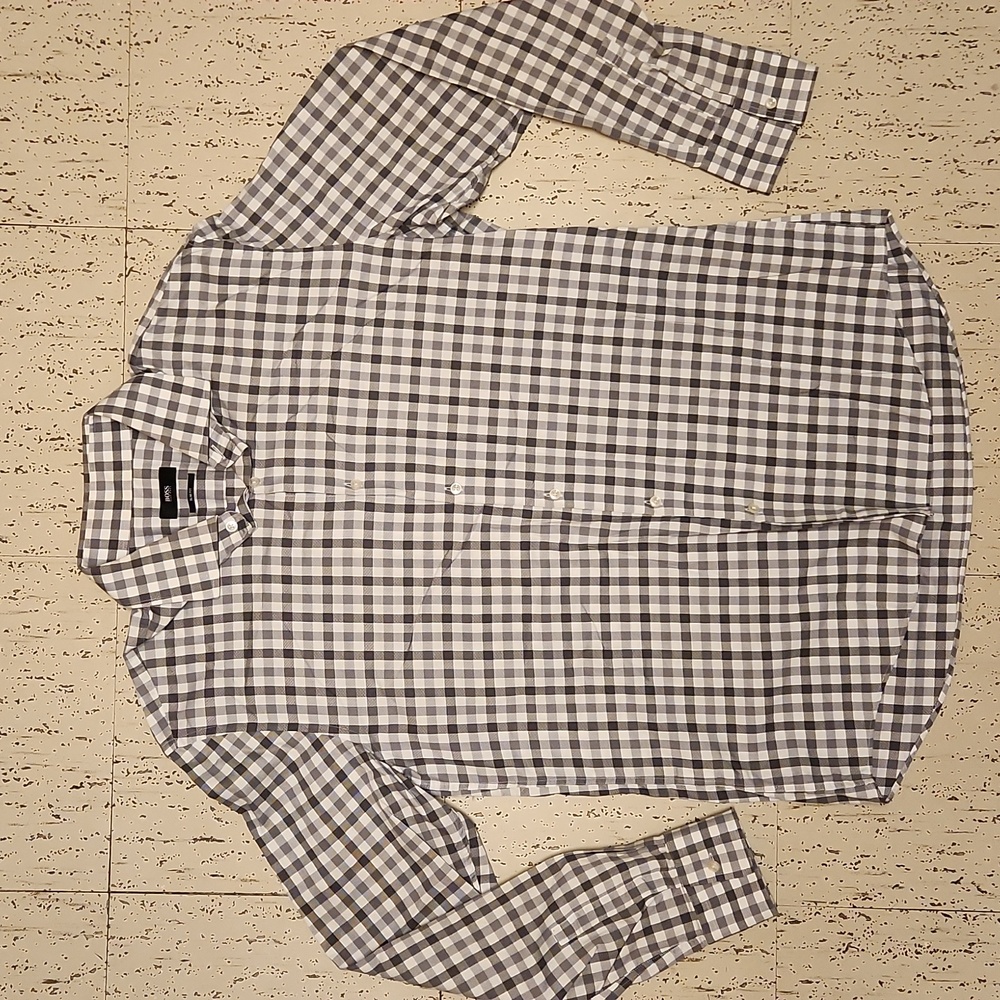 Hugo Boss Gray & White Plaid Slim Fit Button Down Long Sleeve Casual Dress Shirt